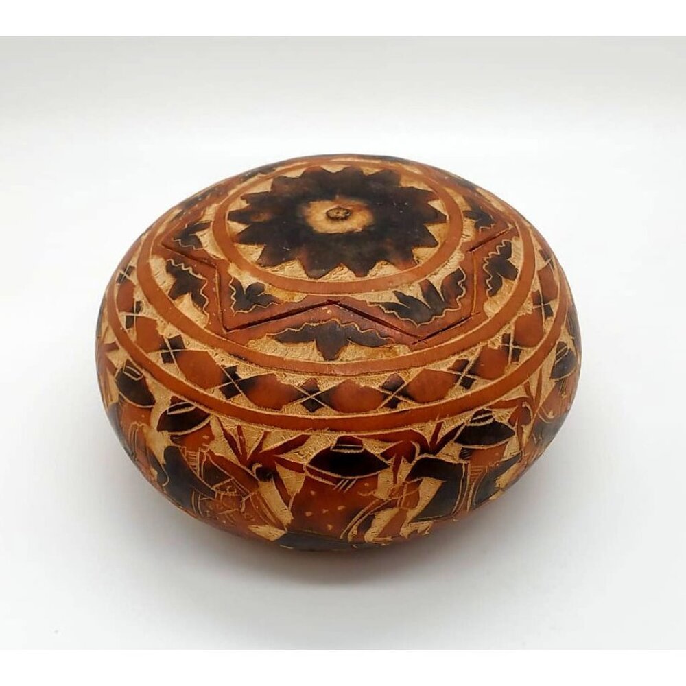 Vintage Peruvian Gourd Trinket Box - Folk Art Decorative Hand-Carved